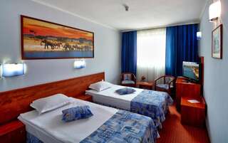Отель Aqua Hotel Варна Стандартный двухместный номер с 1 кроватью или 2 отдельными кроватями-1